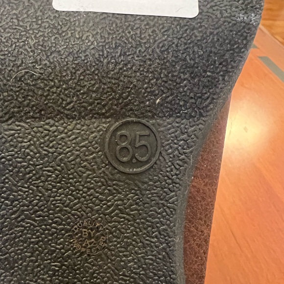 ๐ 2 For $15 (If Under 5 Lbs) Brown Heeled Booties - Picture 4 of 6